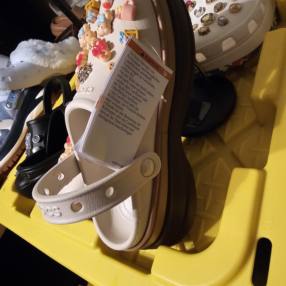 🎁 NEW! Customized Mocha Stacked Crocs w/ Exclusive Christmas Charm Set - Picture 5 of 8